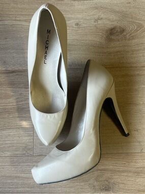 Michaels Kors Aphrodite Cream Leather Pointed-Toe Pumps